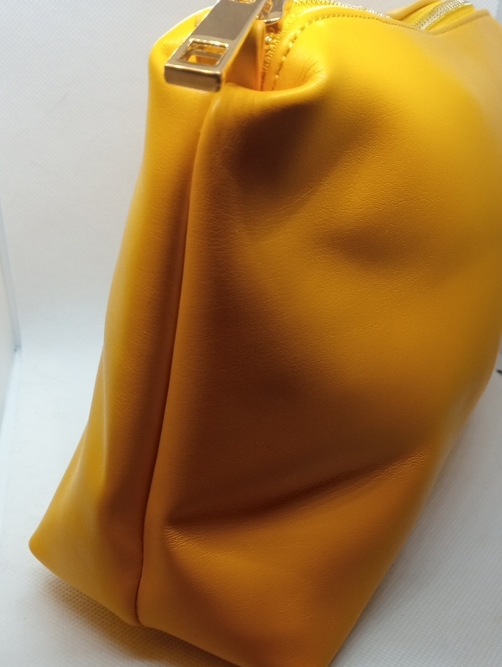 FOREVER 21 MAKE UP BAG - Picture 3 of 8